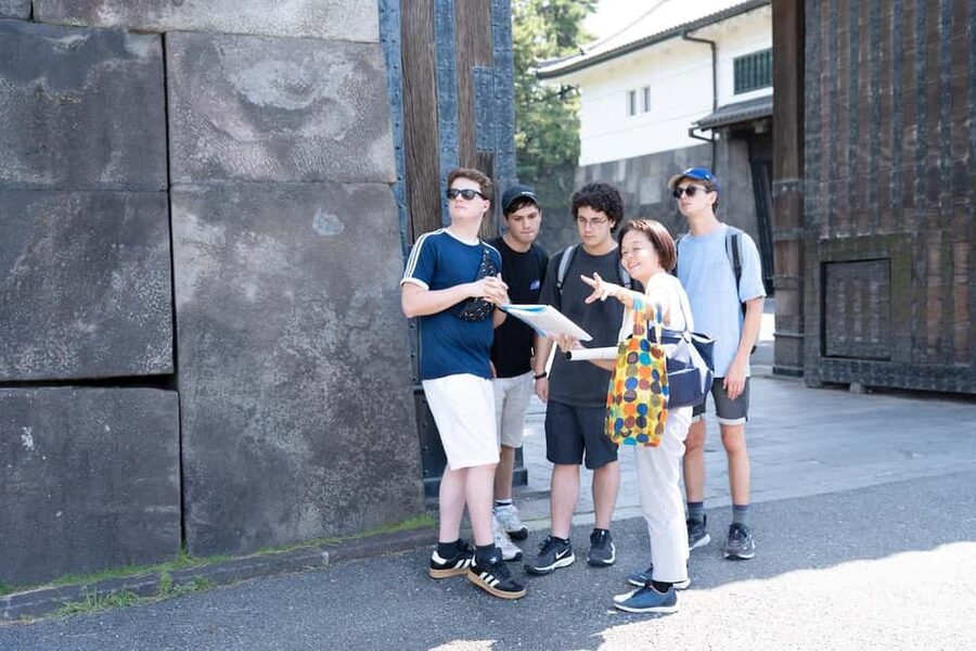 Tokyo: Edo Castle and Imperial Palace Guided Walking Tour - The Honmaru site and the vanished main hall