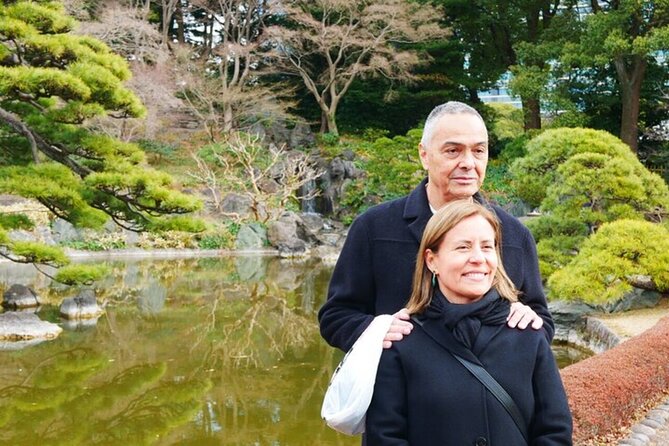 Tokyo: Edo Castle & East Garden of the Imperial Palace Tour - Walking through the former castle grounds