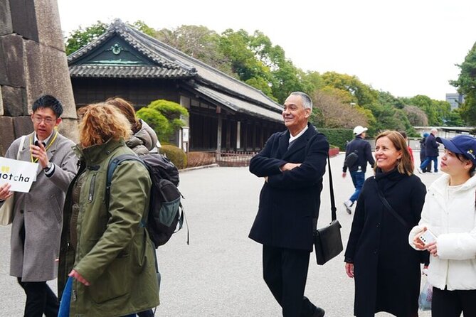 Tokyo: Edo Castle & East Garden of the Imperial Palace Tour - Shoguns, daimyo, ninjas, and emperors
