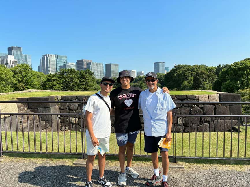 Tokyo: Edo Castle Ruins & Imperial Palace East Garden Tour - Ninomaru Garden and the koi pond