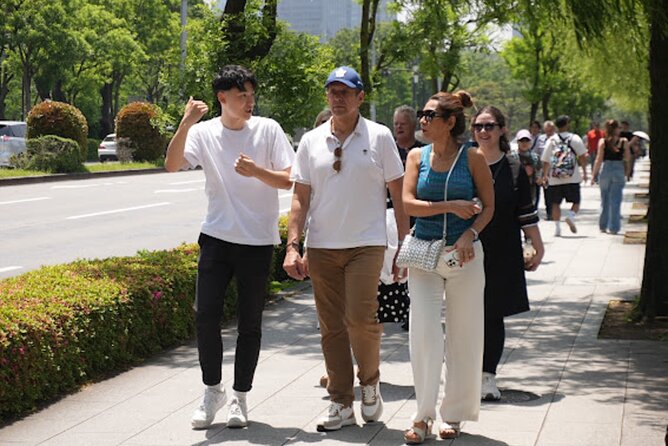 Tokyo: Imperial Palace and Shogun Historical Walking Tour - Entering the East Gardens from Wadakura Fountain Park