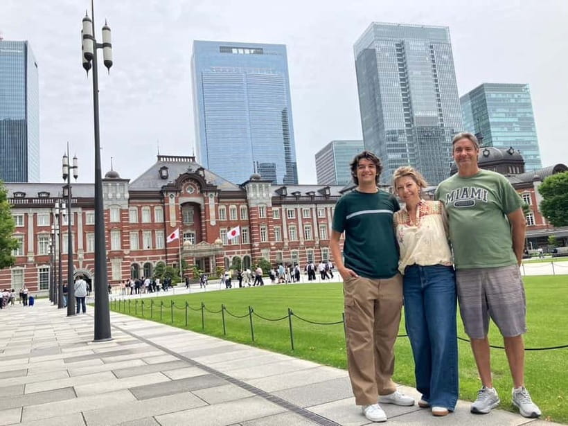 Tokyo: Imperial Palace East Gardens and Tokyo Station Tour - Ote-mon Gate, the guardhouses, and castle defenses