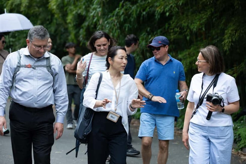 Tokyo: Imperial Palace East Gardens Walking Tour - What the guides add to the walk