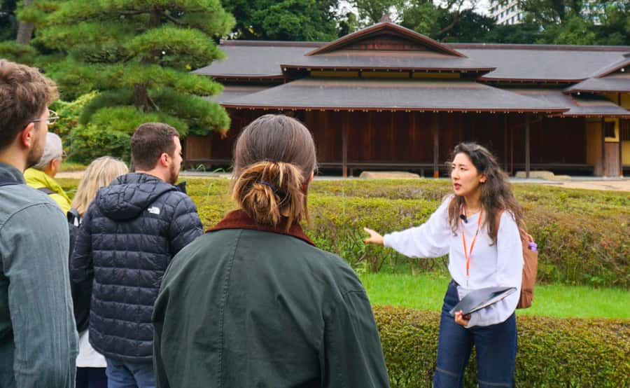 Tokyo: Imperial Palace Japanese History Walking Tour - Reading the stones and ruins
