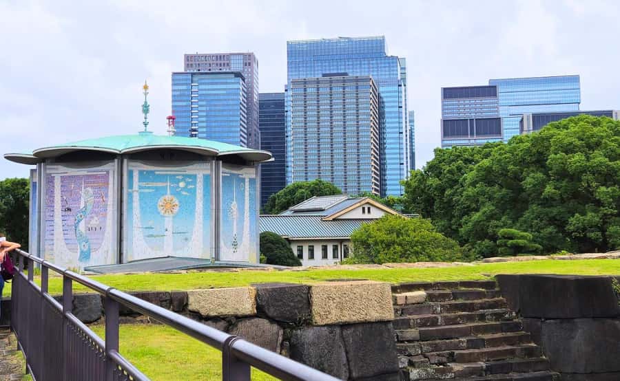 Tokyo: Imperial Palace Japanese History Walking Tour - Passing through Otemon Gate