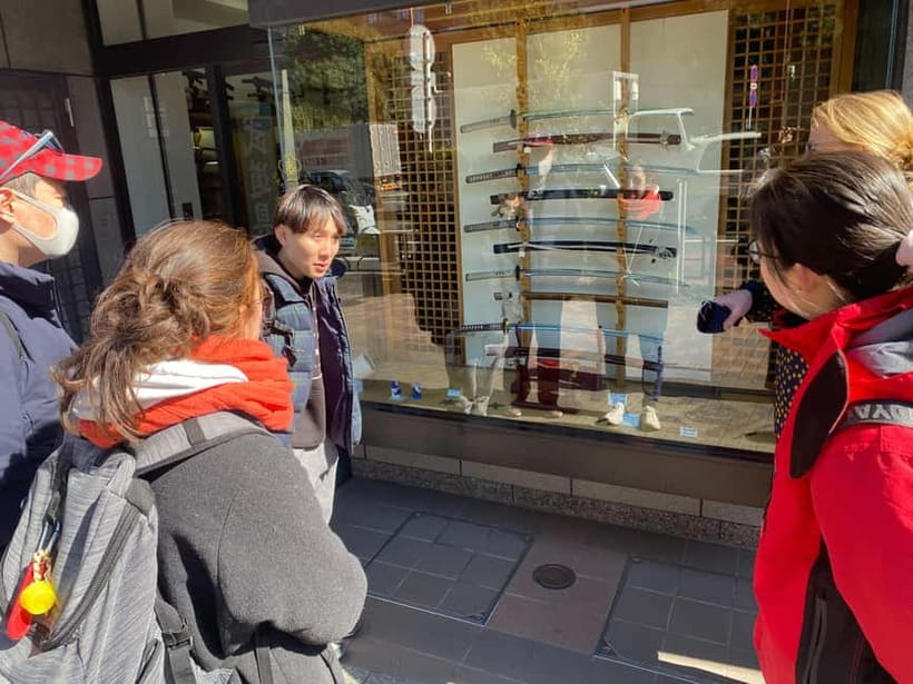 Tokyo: Imperial Palace with Nostalgic Alley Kagurazaka tour - Edo Castle ruins and the scale of the shogun’s city