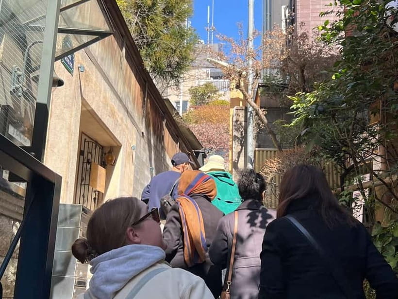Tokyo: Imperial Palace with Nostalgic Alley Kagurazaka tour - Coffee, tea, and a useful pause at Aomi Coffee Kudanshita