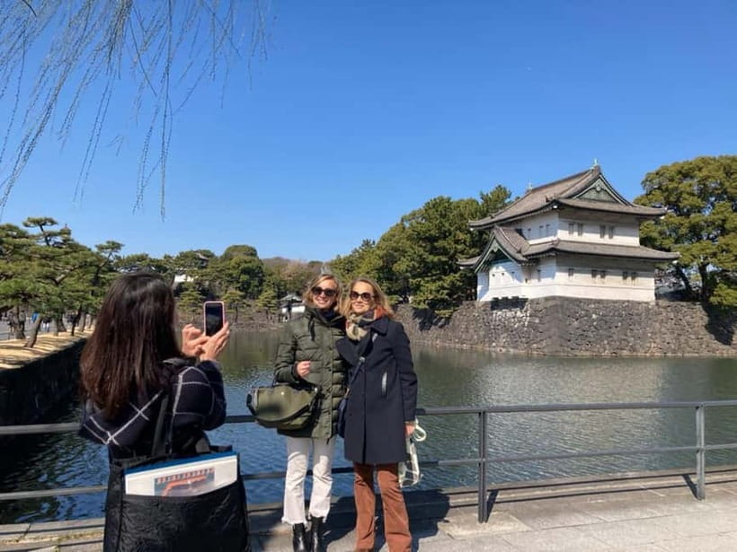 Tokyo: Pvt. Tour - Edo Castle & Imperial Palace East Gardens - Getting to Wadakura Fountain Park