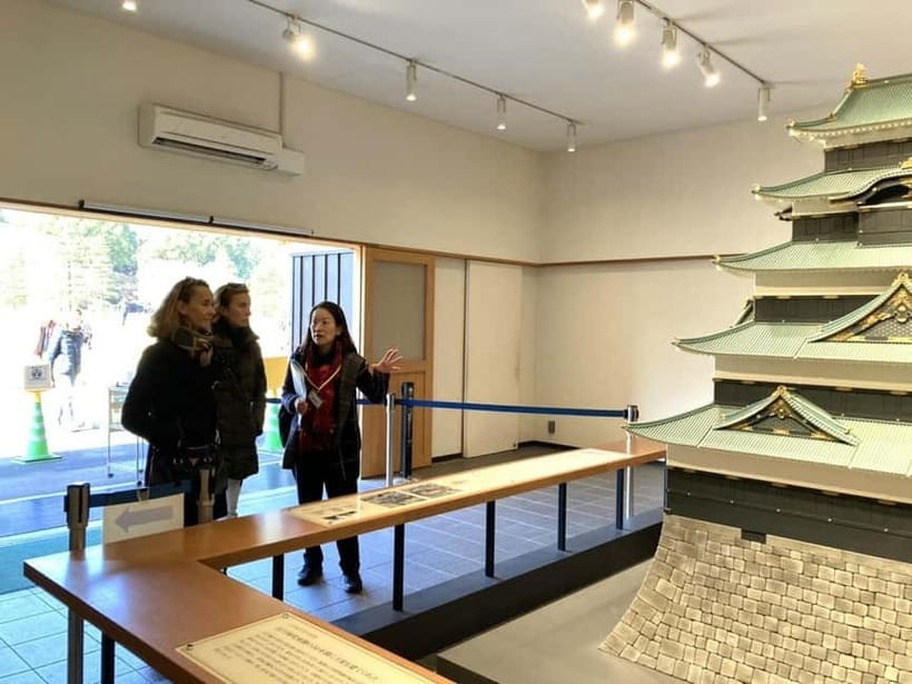 Tokyo: Pvt. Tour - Edo Castle & Imperial Palace East Gardens - What this two-hour walk actually covers