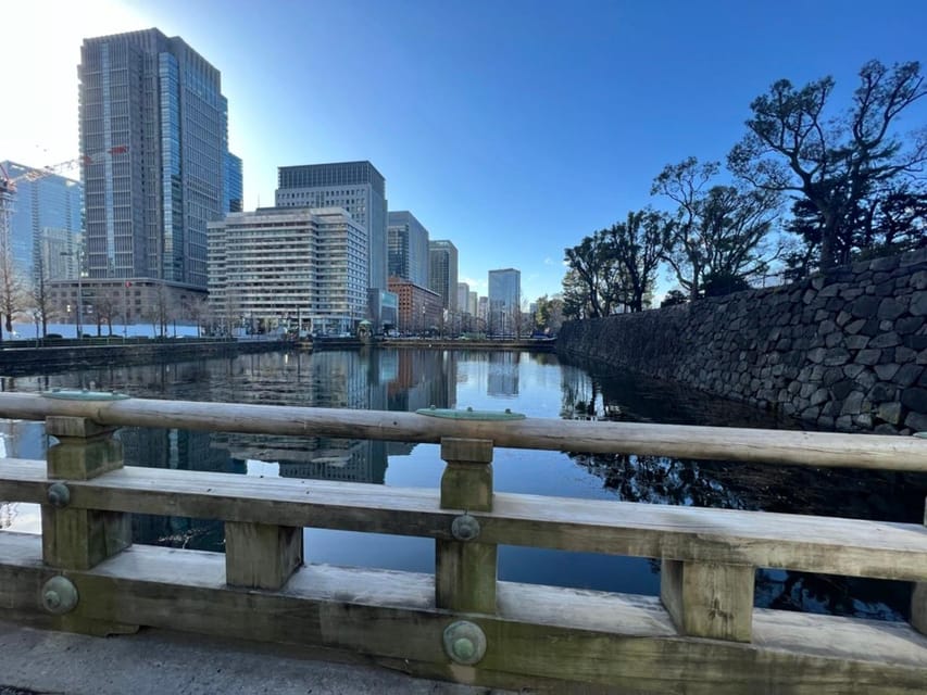 Tokyo walking tour around Imperial Palace and Tokyo Station - The guides and the value of a small group
