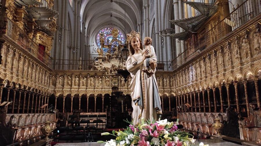 Toledo: Cathedral, Alcazar, Monastery, Jewish Quarter Tour - Seeing Toledo Cathedral as part of the city