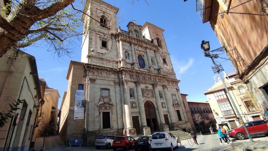 Toledo: Monumentos esenciales: Alcazar, Catedral, Sinagoga - The Jesuit church and Toledo’s relics