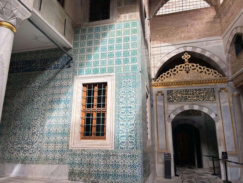 Topkapi Palace and Harem Skip-the-Line-Tickets & Audio Guide - The courtyards, gardens, and Bosphorus views