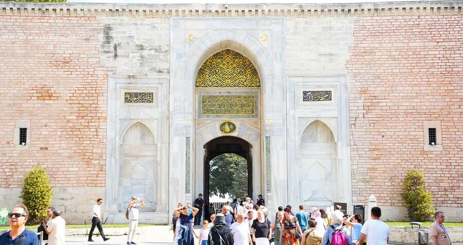 Topkapi Palace Complete Tour: Harem & Hagia Irene Included - Meeting beside the Egyptian Obelisk