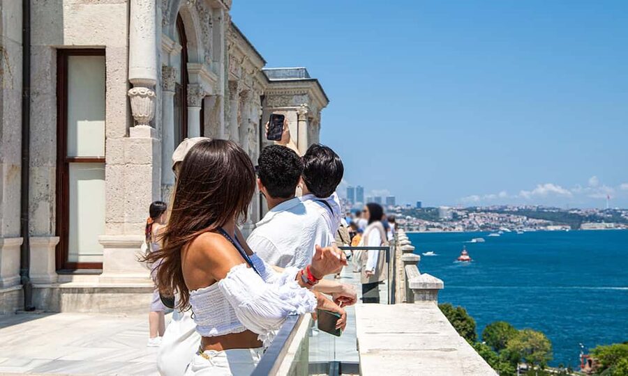 Topkapi Palace Express Tour with Harem Tickets - Meeting by the Egyptian Obelisk