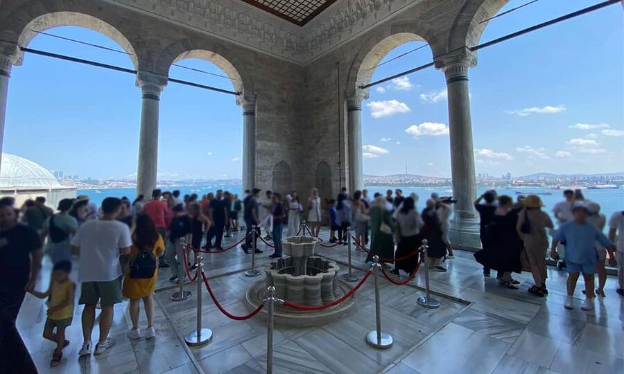Topkapi Palace Express Tour with Harem Tickets - Entering Topkapi without the ticket queue