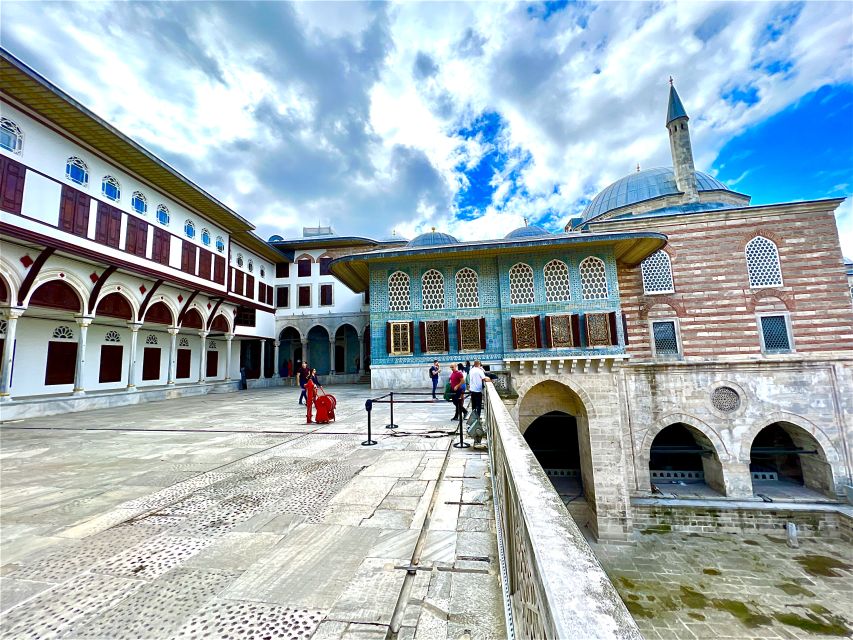 Topkapi Palace&Harem-Guided Tour-Skip lines- All tickets inc - Palace kitchens and ceramics on the way out