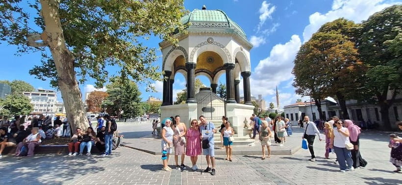 Topkapi Palace & Harem, Skip-the-Line SMALL GROUP - Audio guide or live guide?