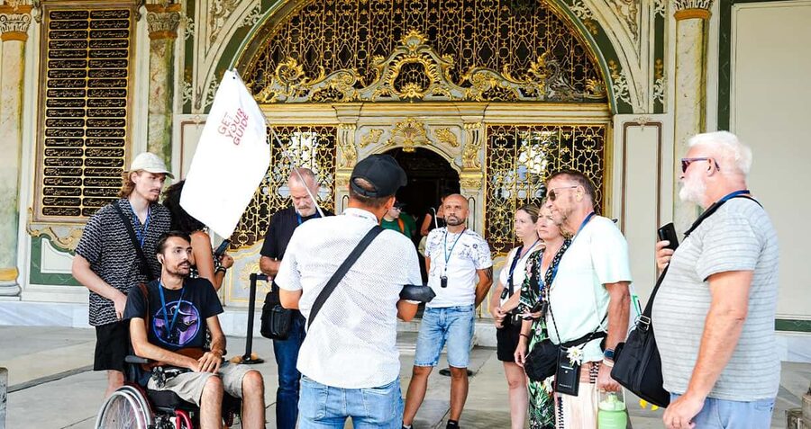 Topkapi Palace & Harem Tour + Bosphorus & Golden Horn Cruise - Entering Topkapi Palace and its four courtyards