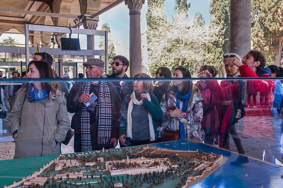 Topkapi Palace & Harem Tour + Bosphorus & Golden Horn Cruise - Cruising the Bosphorus and Golden Horn
