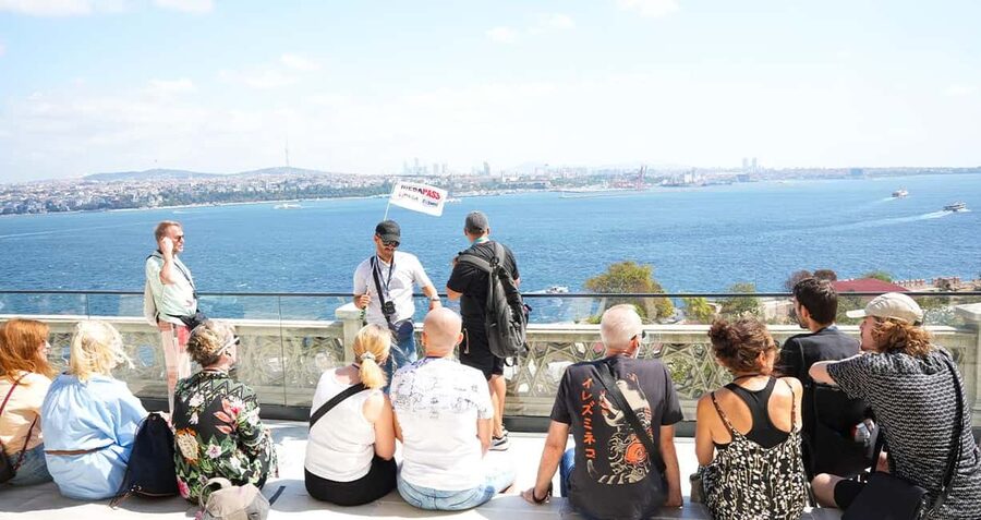 Topkapi Palace & Harem Tour + Bosphorus & Golden Horn Cruise - What the guides add, and where expectations matter