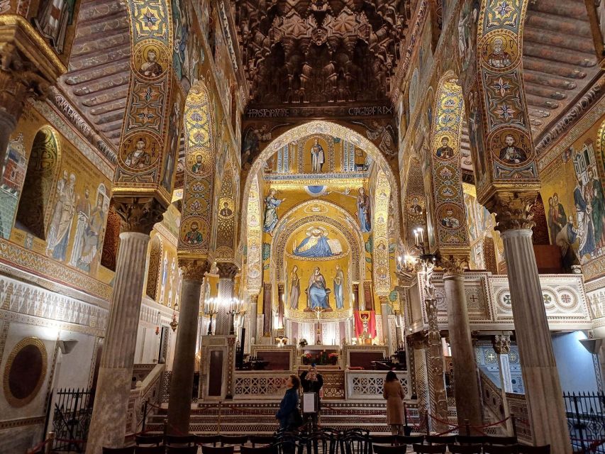 Tour Cappella Palatina e palazzo Reale: patrimonio Unesco - Standing, clothing, and accessibility
