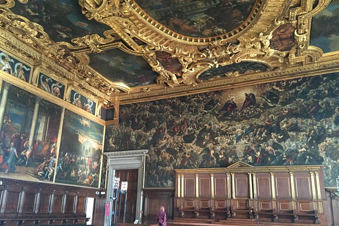 Tour of Venice in Doge's Palace and St Mark's Basilica - Crowds, comfort, and accessibility