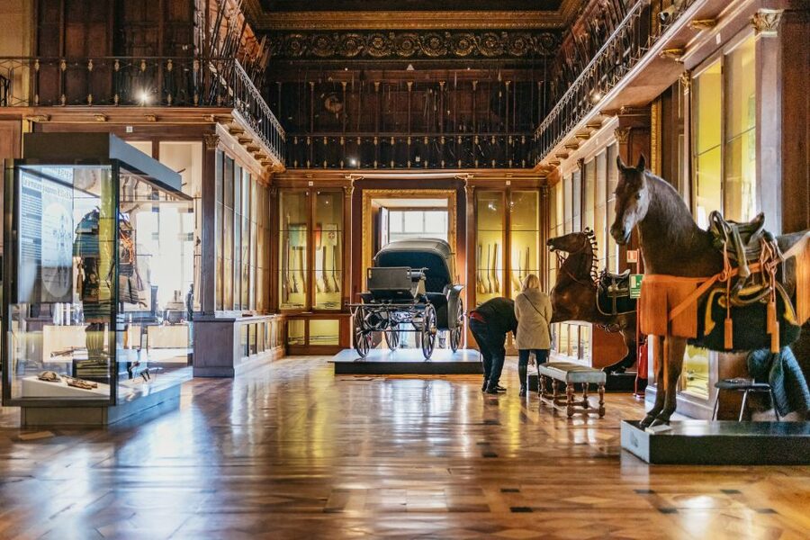 Turin: Royal Palace Entry Ticket and Guided Tour - Entering the Savoy Royal Apartments