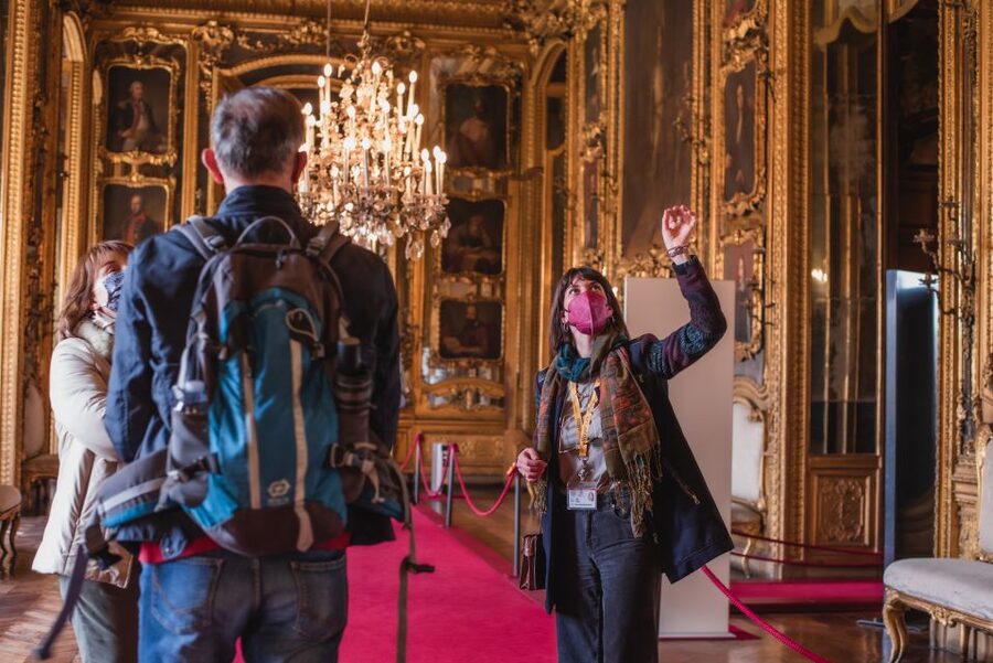 Turin: Savoy Royal Palace Small Group Guided Tour - Bed chambers and the private side of court life