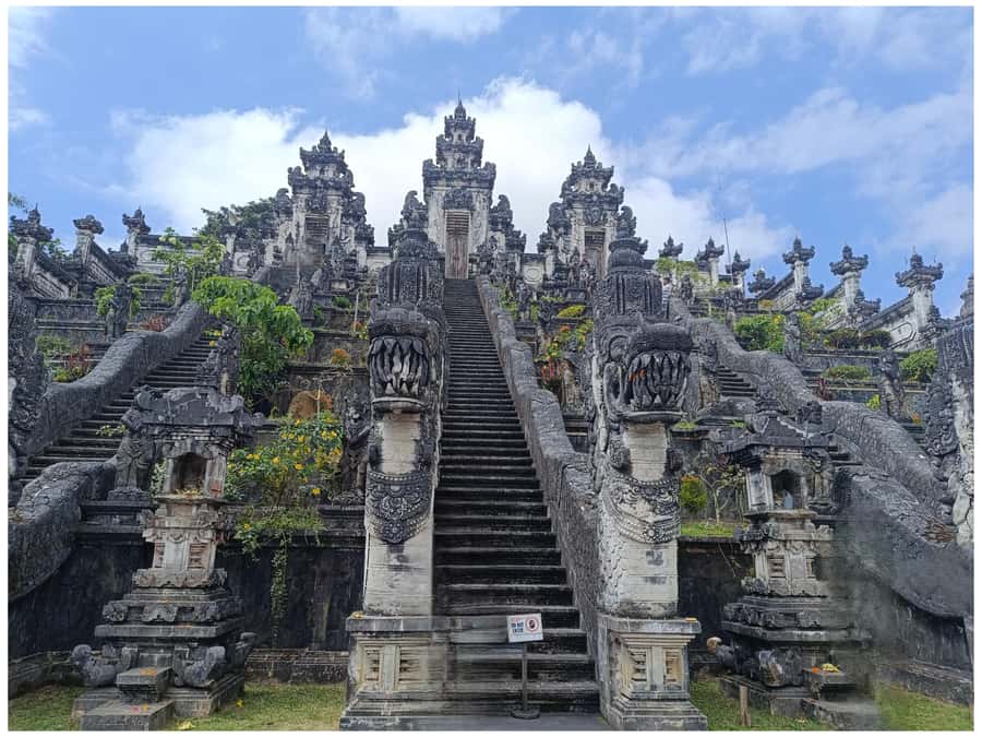 Ubud: Heaven Gate Lempuyang, Water Palace & Waterfall Tour - Tirta Gangga’s pools, statues, and giant fish