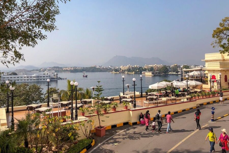 Udaipur: City Palace Museum Tour and Lake Pichola Boat Tour - Taking the shared boat on Lake Pichola
