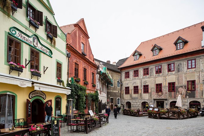 UNESCO Cesky Krumlov from Prague with Guided Tour and Transfer - Six hours to explore the old town