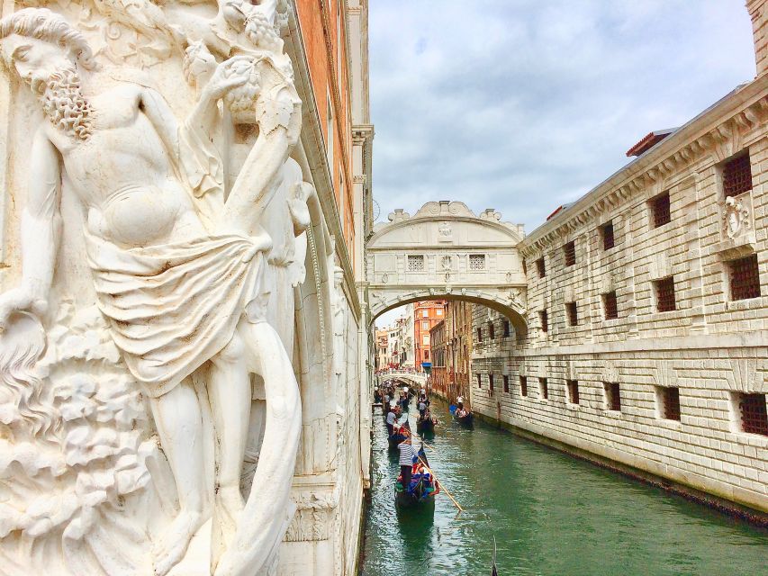 Venice: Basilica and Doge's Palace Tour with Gondola Ride - The two-hour pause in San Marco
