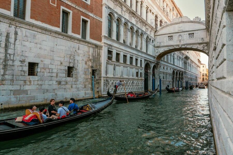 Venice: Doge's Palace and Basilica Tour with Gondola Ride - St. Mark’s Basilica and its walls of gold