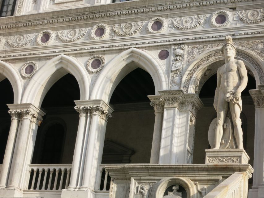 Venice: Doge's Palace and Basilica Tour with Gondola Ride - Practical details that can make or break the day