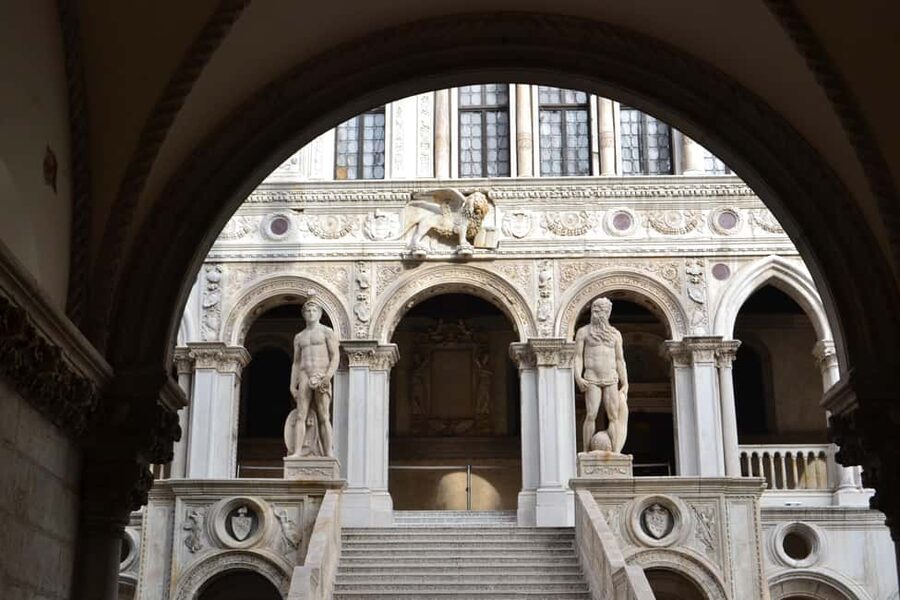 Venice Doge's Palace and St Mark's Basilica Guided Tour - Doge’s Palace and Venice’s political machine