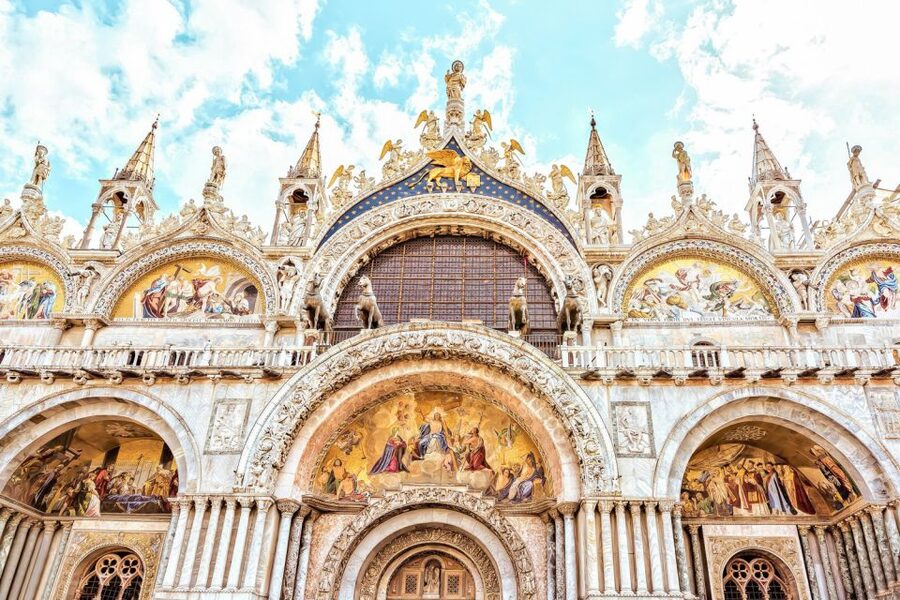 Venice: Doge's Palace and St. Mark's Basilica Tour - St. Mark’s Basilica and its golden interior