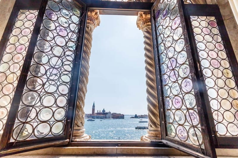 Venice: Doge's Palace and St Mark's Basilica Walking Tour - Why the skip-the-line entry matters in St Mark’s Square