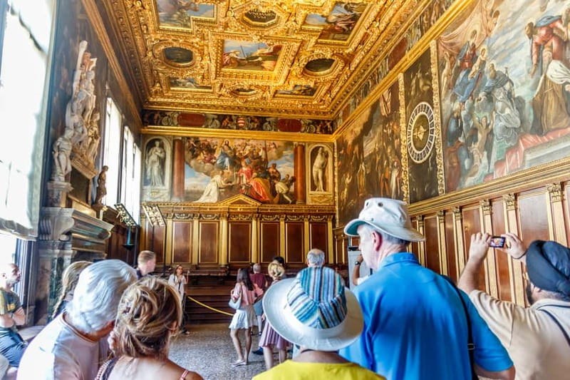 Venice: Doge's Palace and St Mark's Basilica Walking Tour - Crossing the Bridge of Sighs