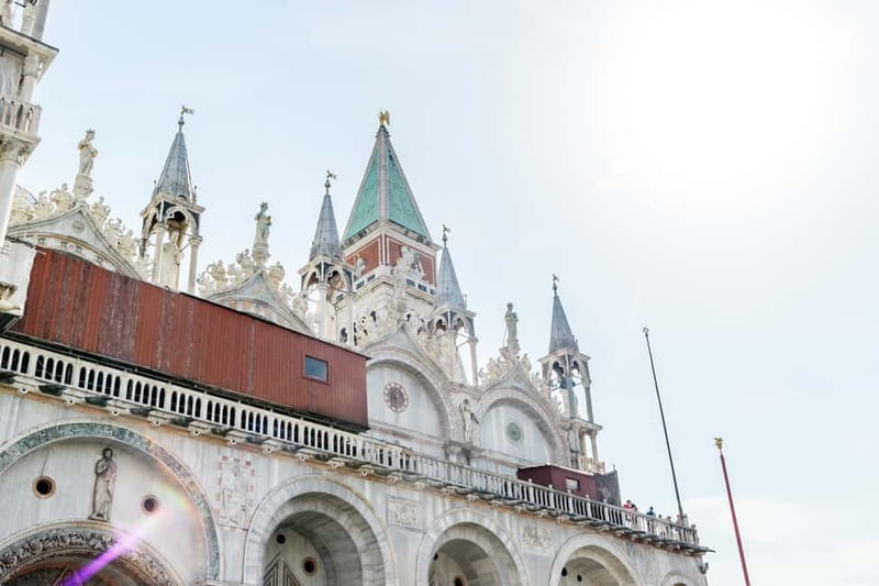 Venice: Doge's Palace and St Mark's Basilica Walking Tour - St Mark’s Basilica and its golden interior