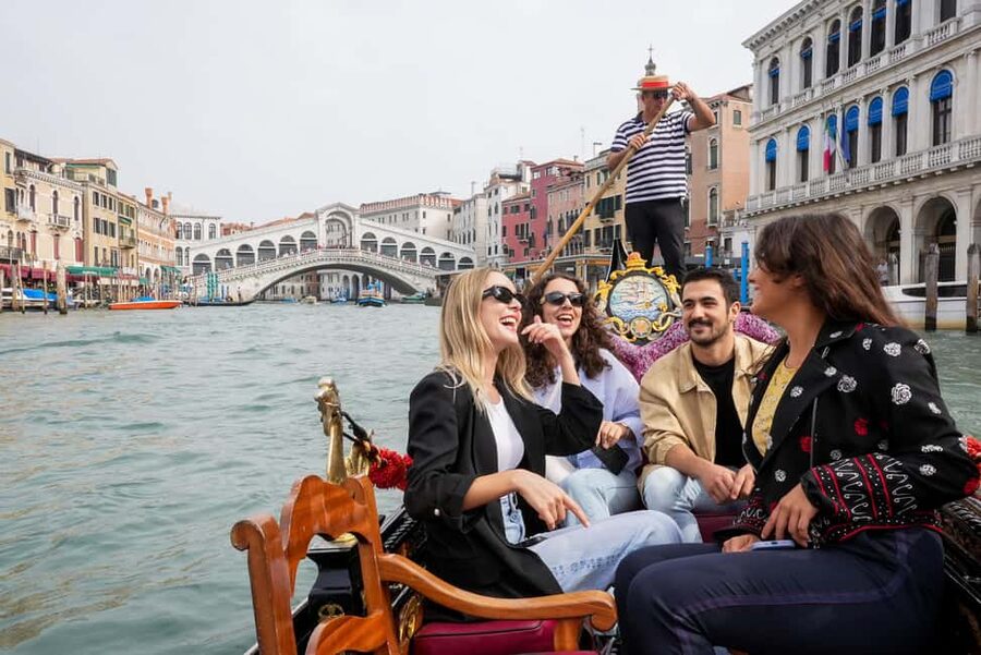Venice: Doge's Palace and St Mark's Tour with Gondola Ride - St Mark’s Basilica and its gold mosaics