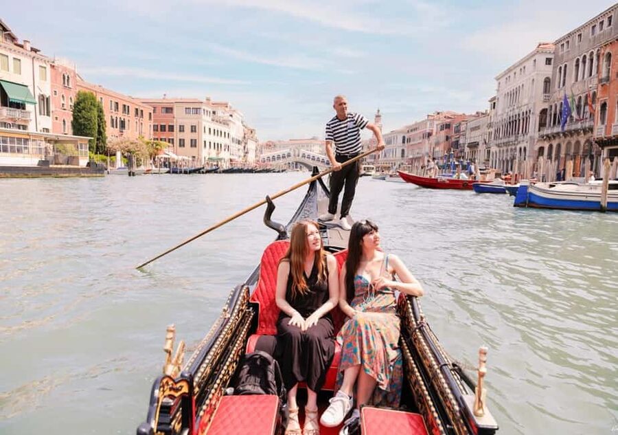 Venice: Doge's Palace and St Mark's Tour with Gondola Ride - The Bridge of Sighs and New Prisons