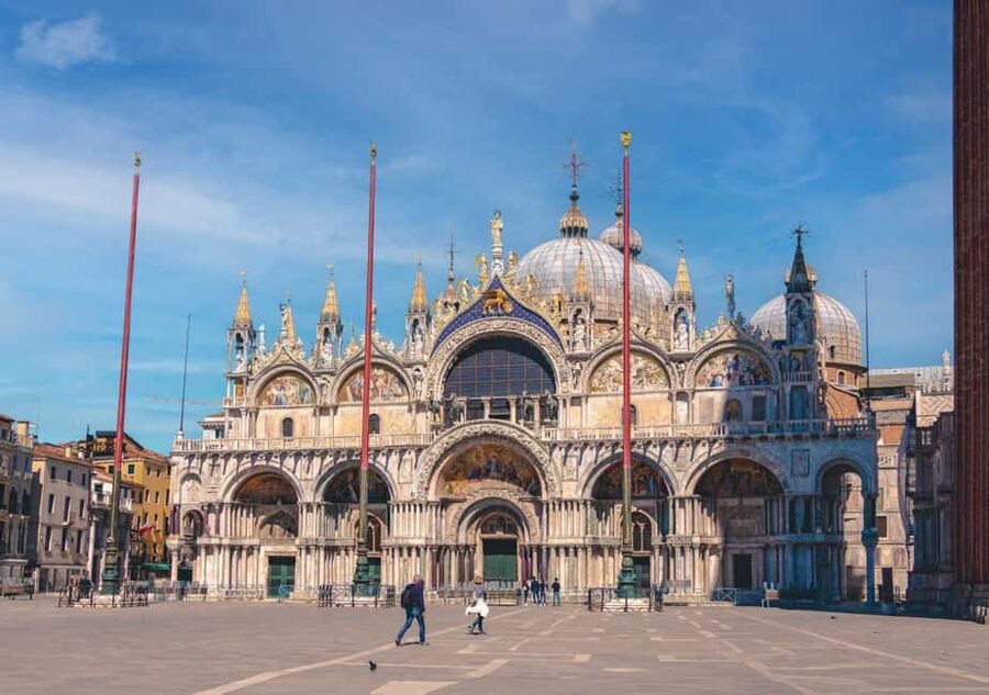 Venice: Doge's Palace and St Mark's Tour with Gondola Ride - The 30-minute shared gondola ride