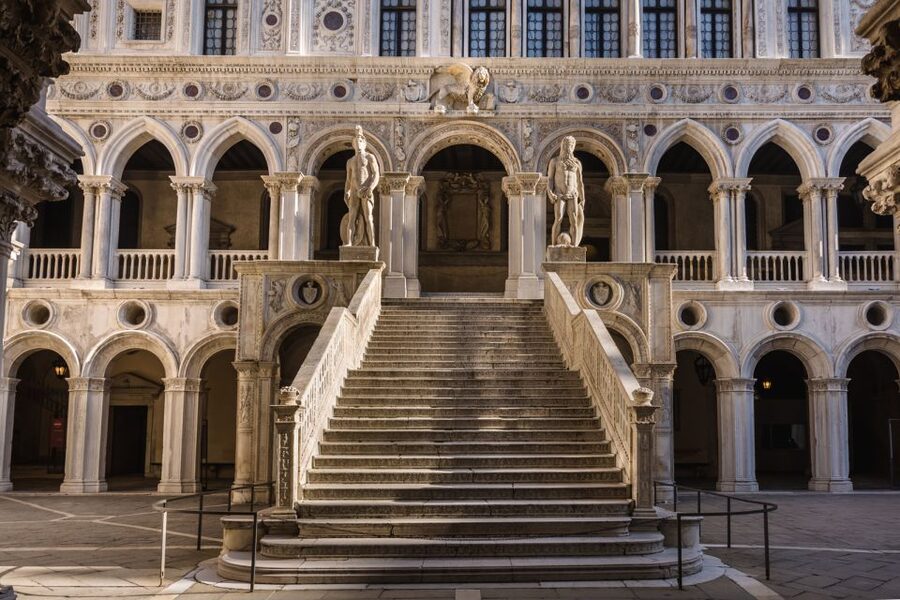 Venice: Doge's Palace, Bridge of Sighs & Prisons Guided Tour - Crossing the Bridge of Sighs from the inside