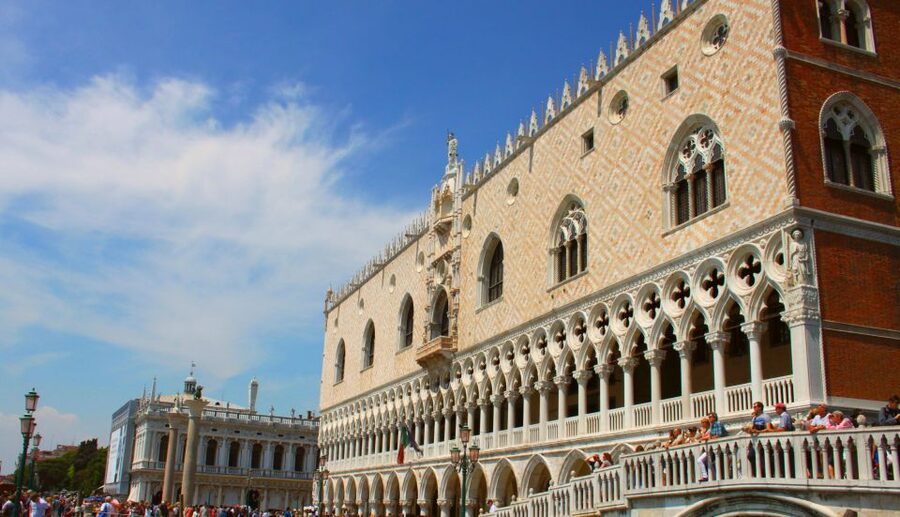Venice: Doge's Palace, Bridge of Sighs & Prisons Guided Tour - The 3D History Gallery and VR trip through Venice