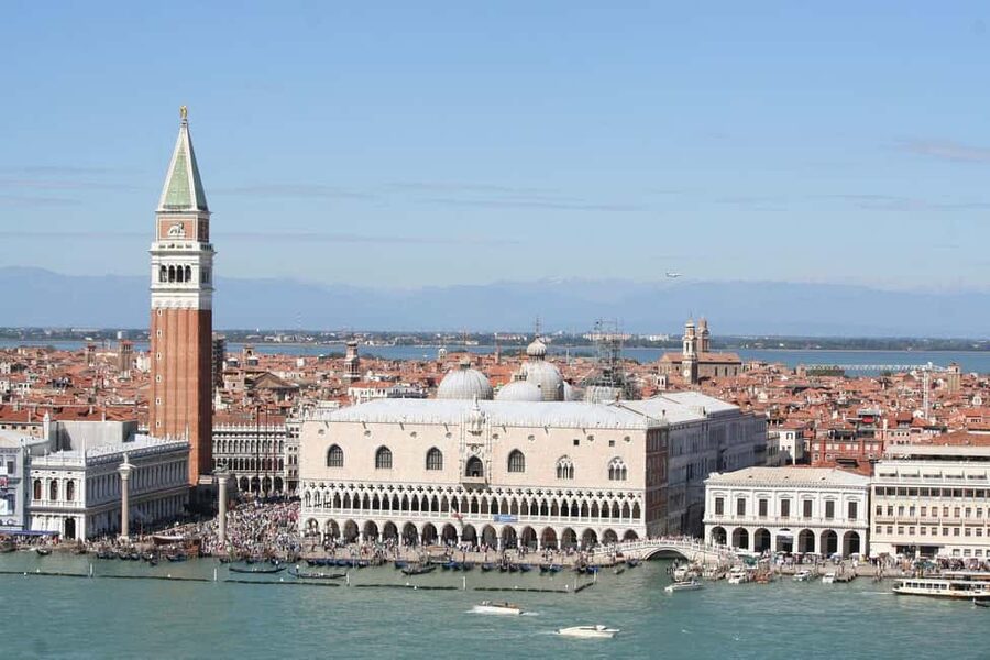 Venice: Doge's Palace, Bridge of Sights, St.Mark's Basilica - Doge’s Palace: Venetian Gothic and the machinery of power