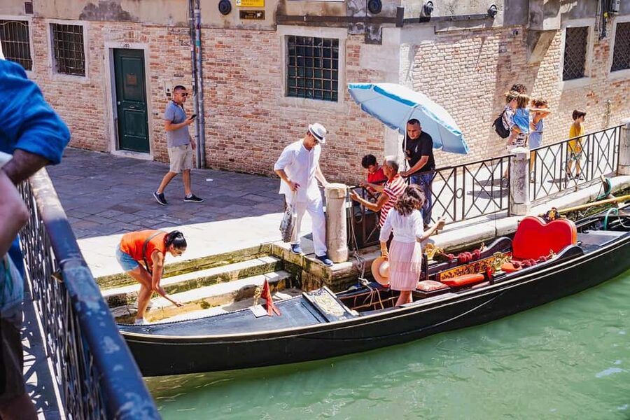 Venice: Doge's Palace Guided Tour with Optional Gondola Ride - Timing, weather, and practical concerns