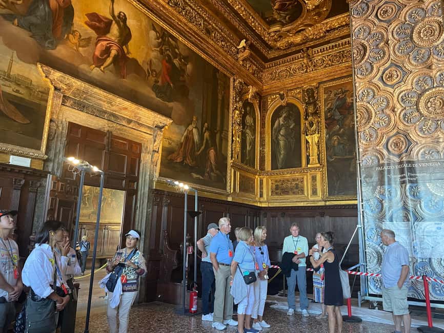 Venice: Doge's Palace Guided Tour with Optional Gondola Ride - Crossing the Bridge of Sighs