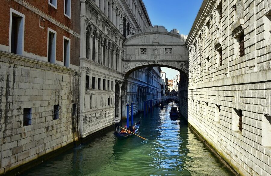 Venice: Doge's Palace Guided Tour with Optional Gondola Ride - The New Prison and Venice’s darker side