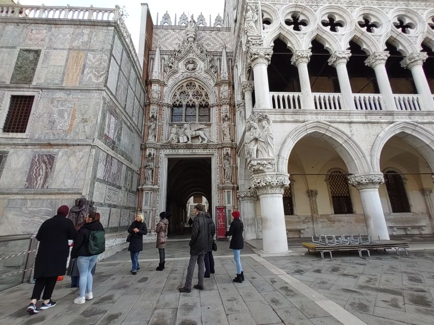 Venice: Doge's Palace Guided Tour with Optional Gondola Ride - Adding the 30-minute gondola ride